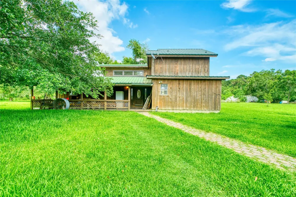 2218 Fm 563 Anahuac, TX 77514
