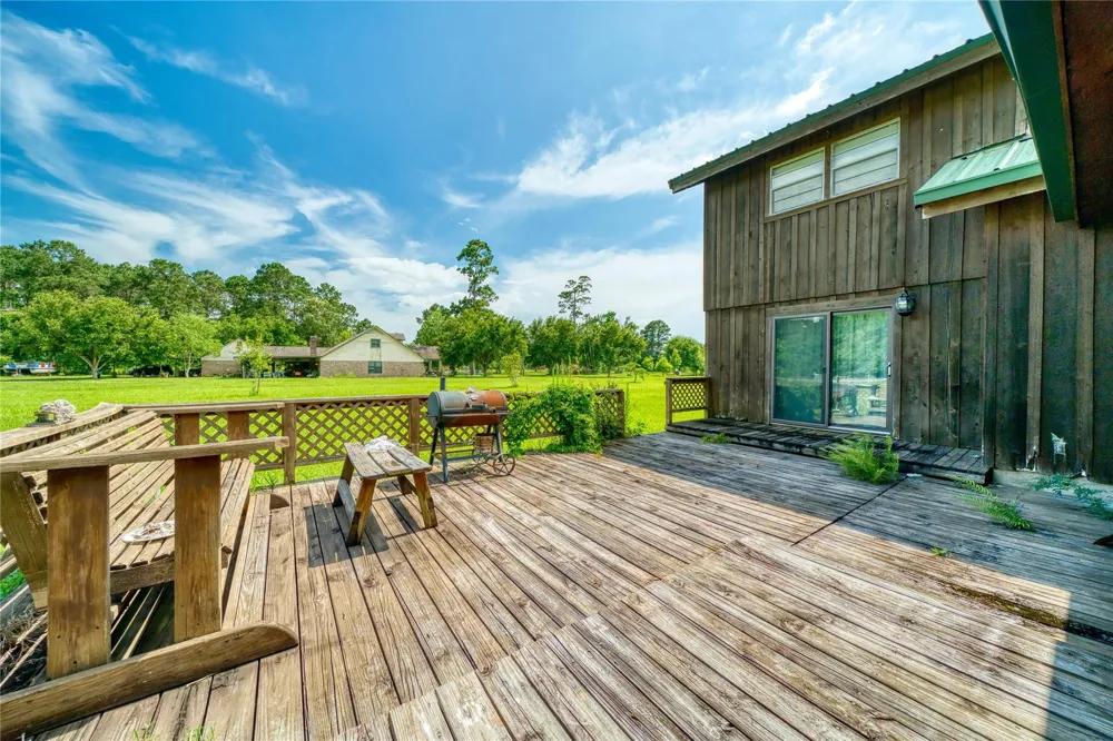 2218 Fm 563 Anahuac, TX 77514