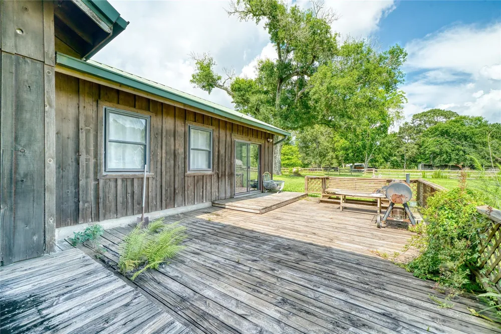 2218 Fm 563 Anahuac, TX 77514