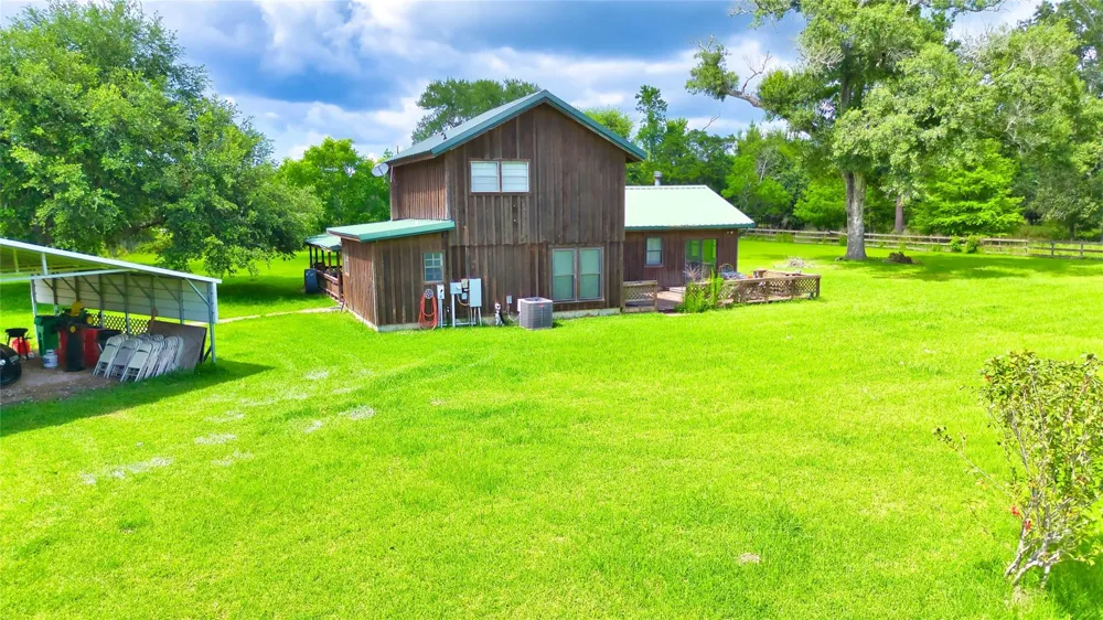 2218 Fm 563 Anahuac, TX 77514