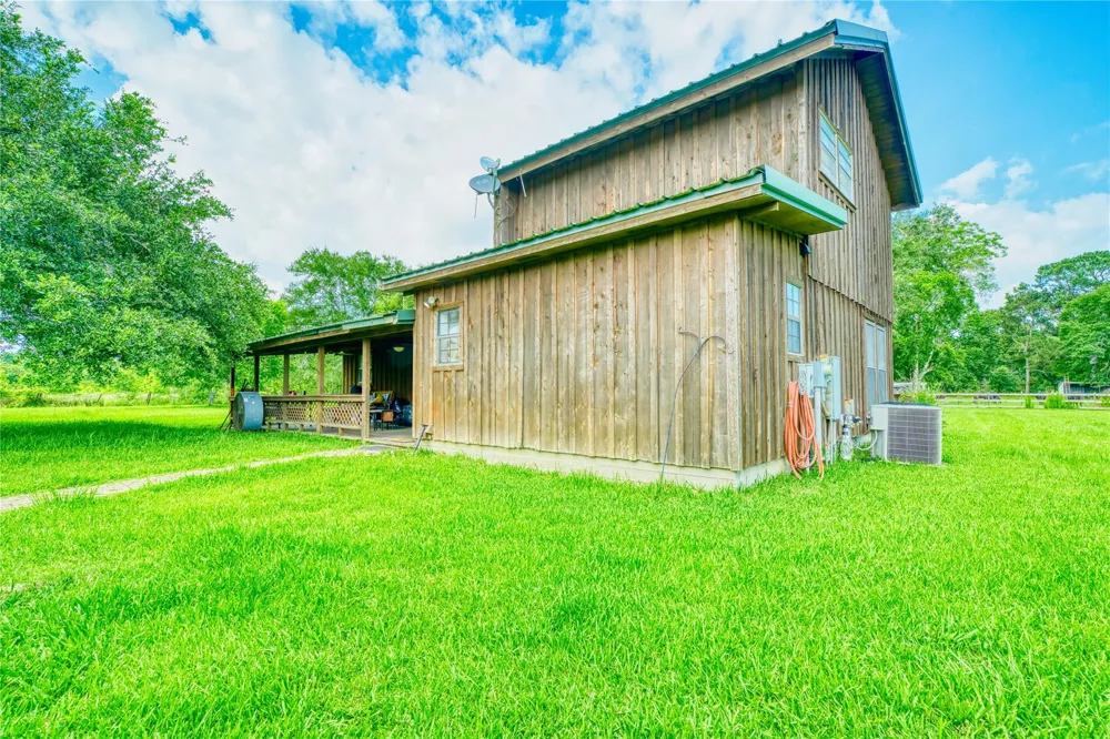 2218 Fm 563 Anahuac, TX 77514