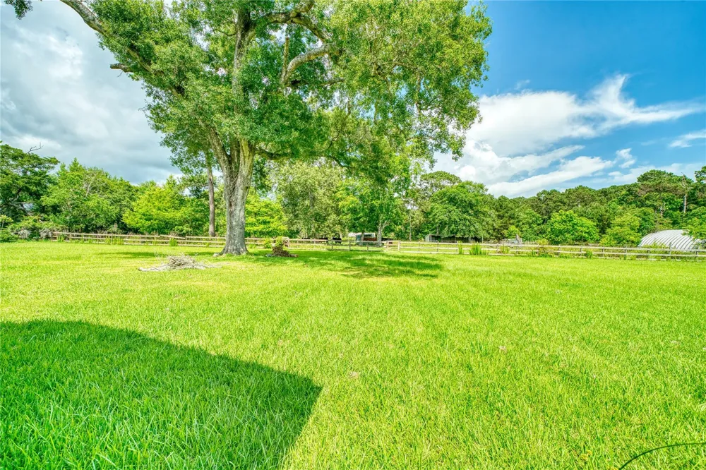 2218 Fm 563 Anahuac, TX 77514