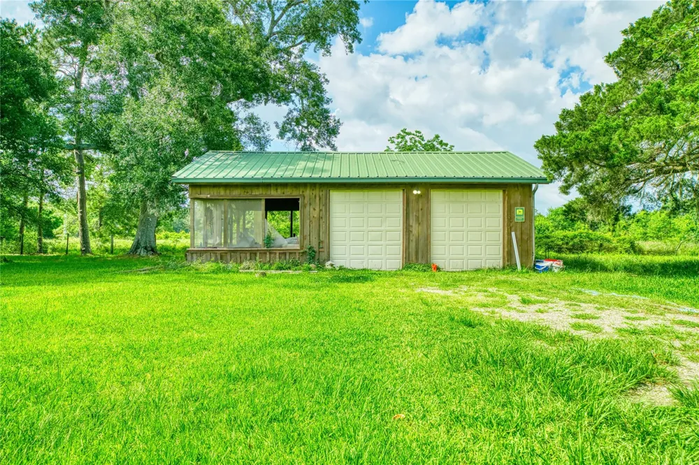 2218 Fm 563 Anahuac, TX 77514