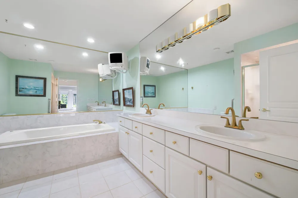 54661 Bellingham Drive Shelby, MI 48316
