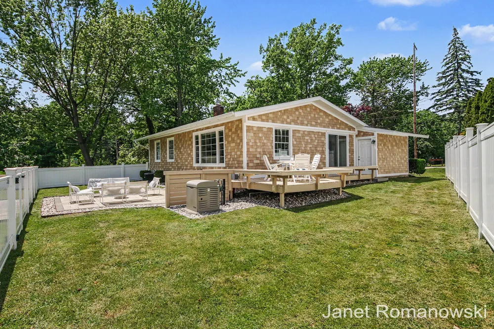 324 Pioneer Club Road SE