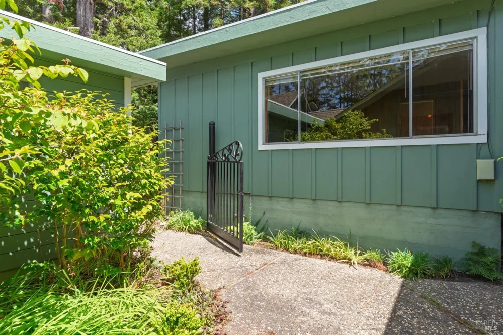 32401 S Highway 1 Gualala, CA 95445
