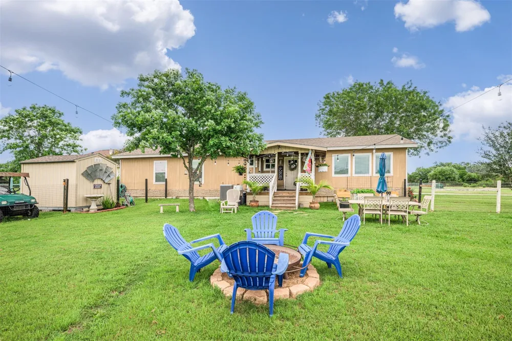 325 O'malley Road Brenham, TX 77833
