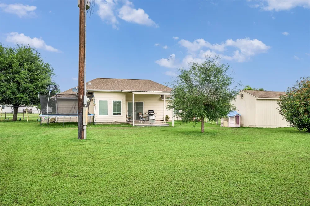 319 O'malley Road Brenham, TX 77833