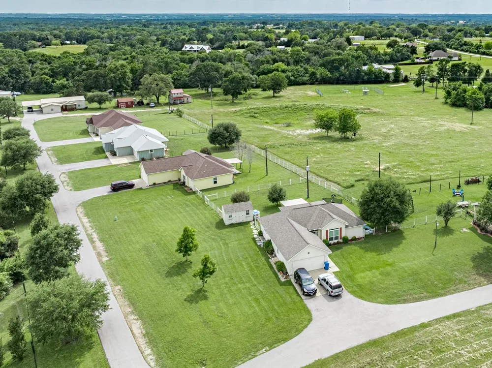 319 O'malley Road Brenham, TX 77833