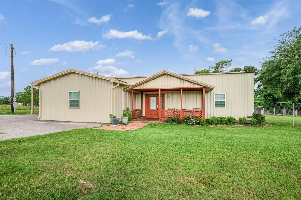 319 O'malley Road Brenham, TX 77833