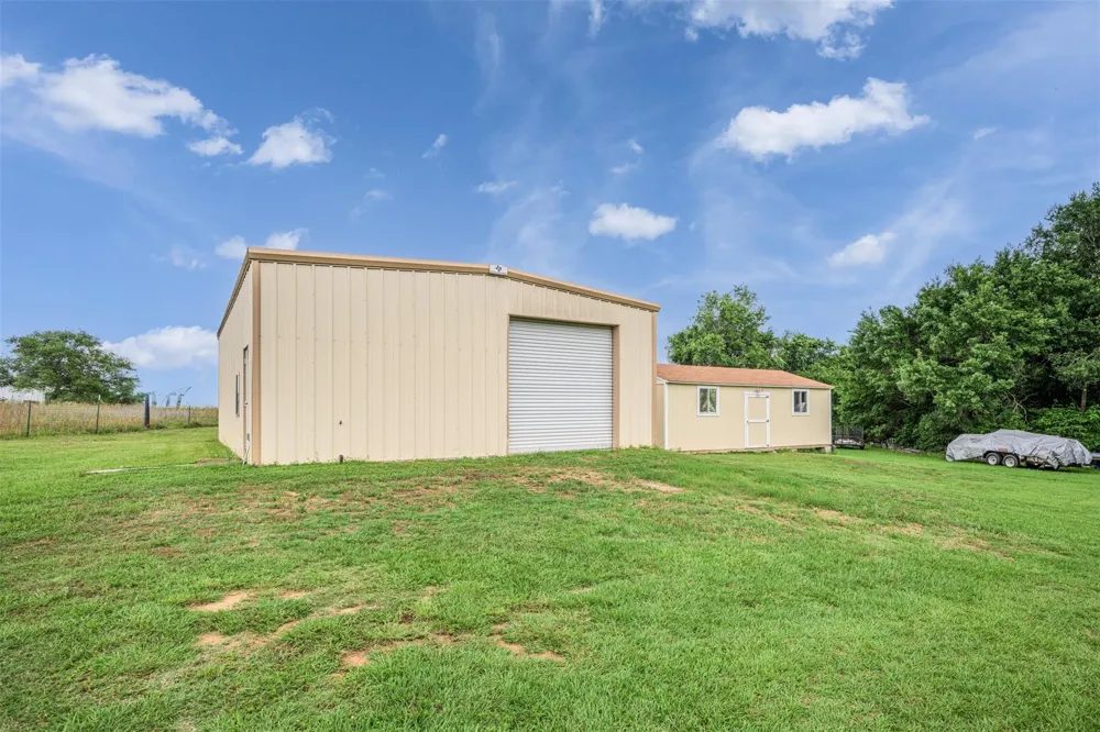 319 O'malley Road Brenham, TX 77833