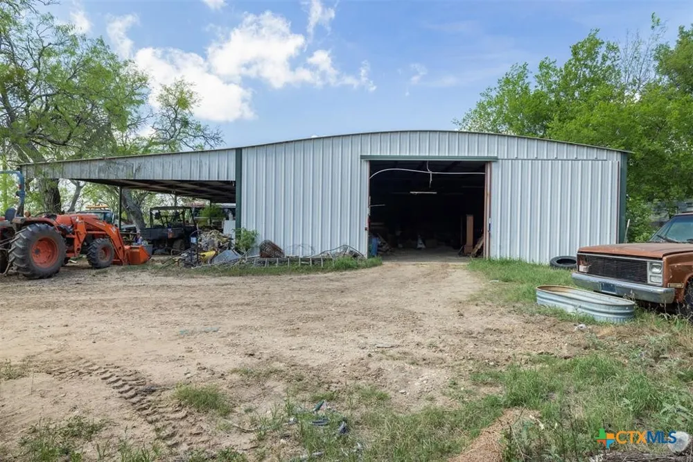 8519 State Park Road Lockhart, TX 78644