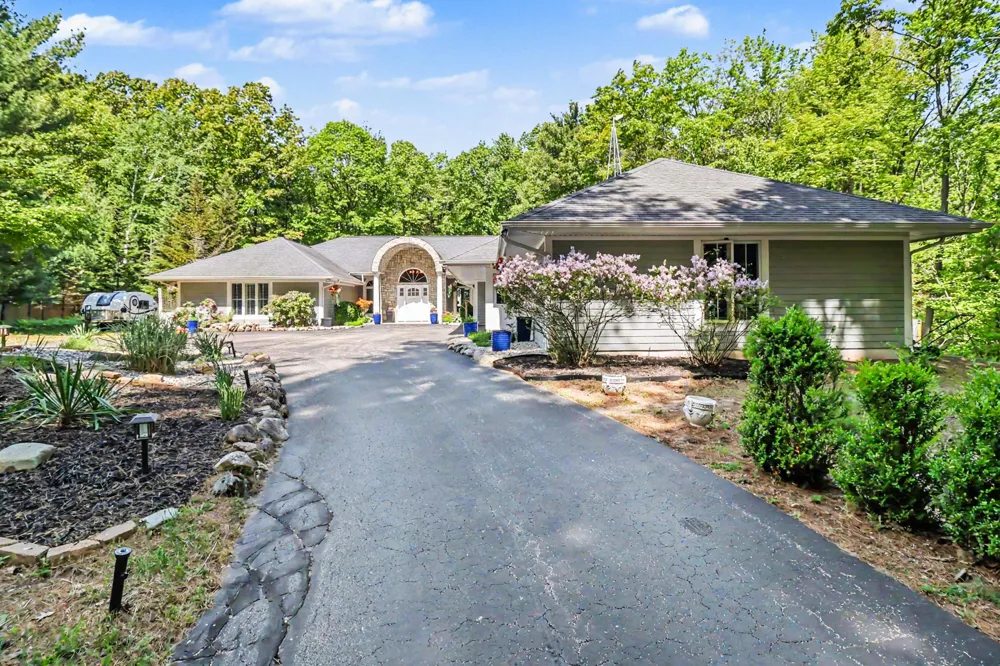 5389 Ridge Road Pentwater, MI 49449