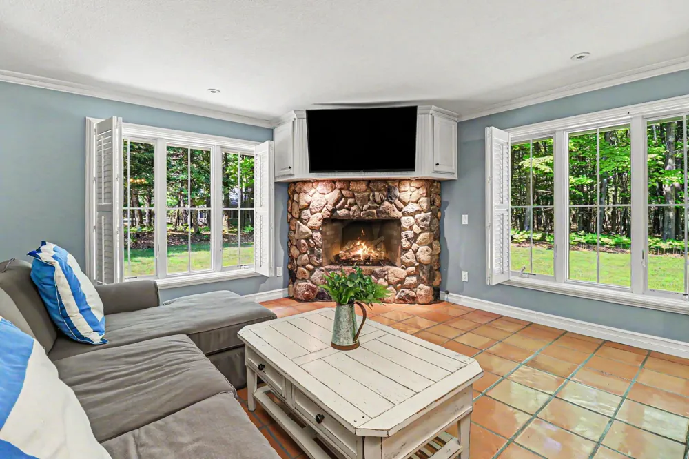 5389 Ridge Road Pentwater, MI 49449