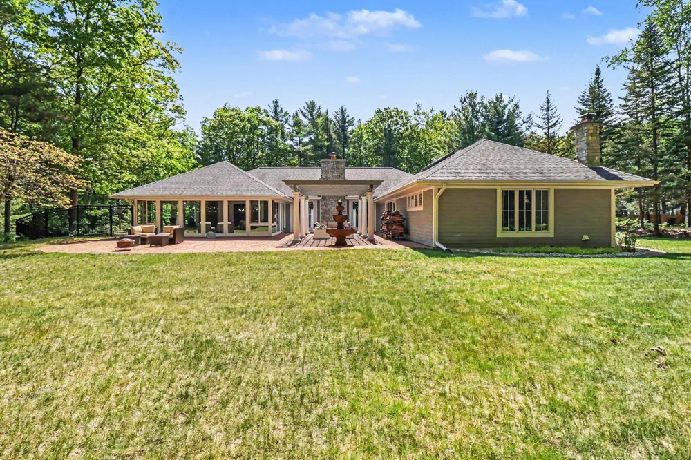 5389 Ridge Road Pentwater, MI 49449