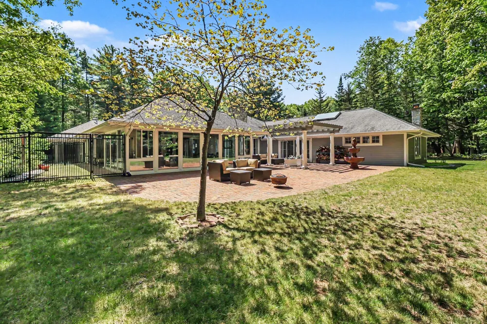 5389 Ridge Road Pentwater, MI 49449