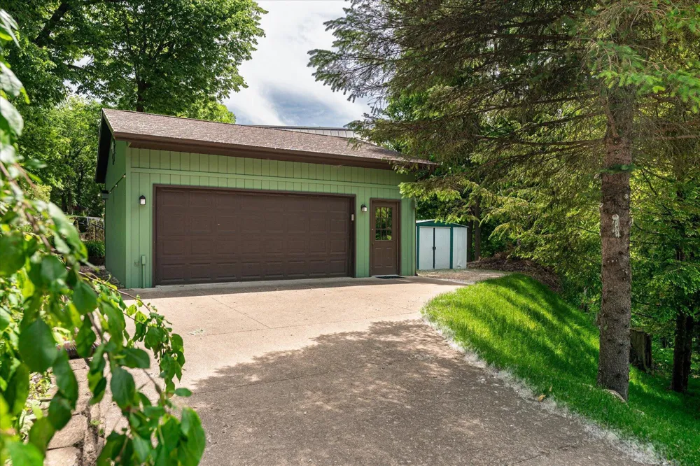 1184 Crescent Hills Drive La Crescent, MN 55947