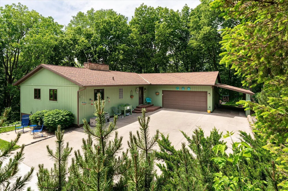 1184 Crescent Hills Drive La Crescent, MN 55947