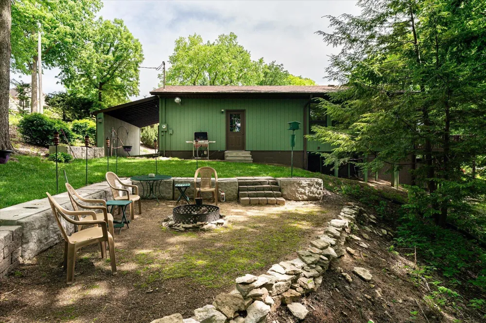 1184 Crescent Hills Drive La Crescent, MN 55947