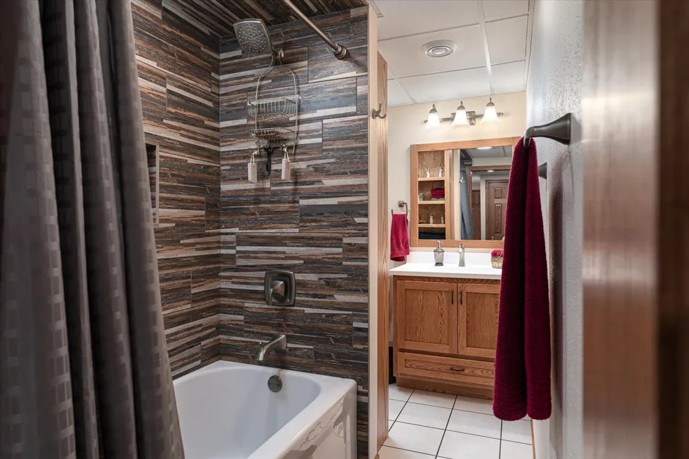 1184 Crescent Hills Drive La Crescent, MN 55947