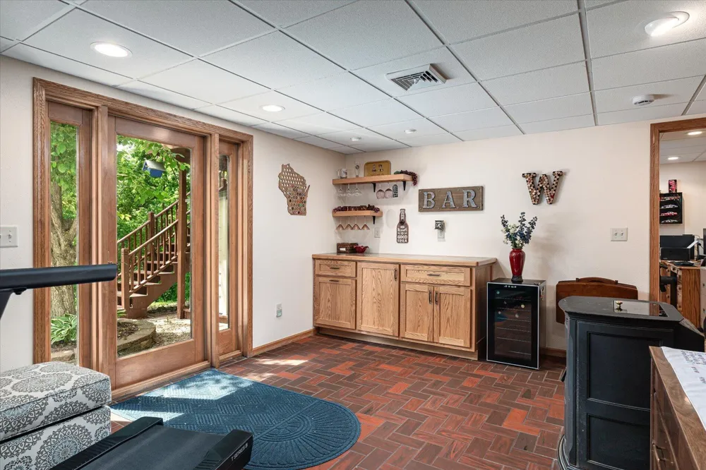 1184 Crescent Hills Drive La Crescent, MN 55947