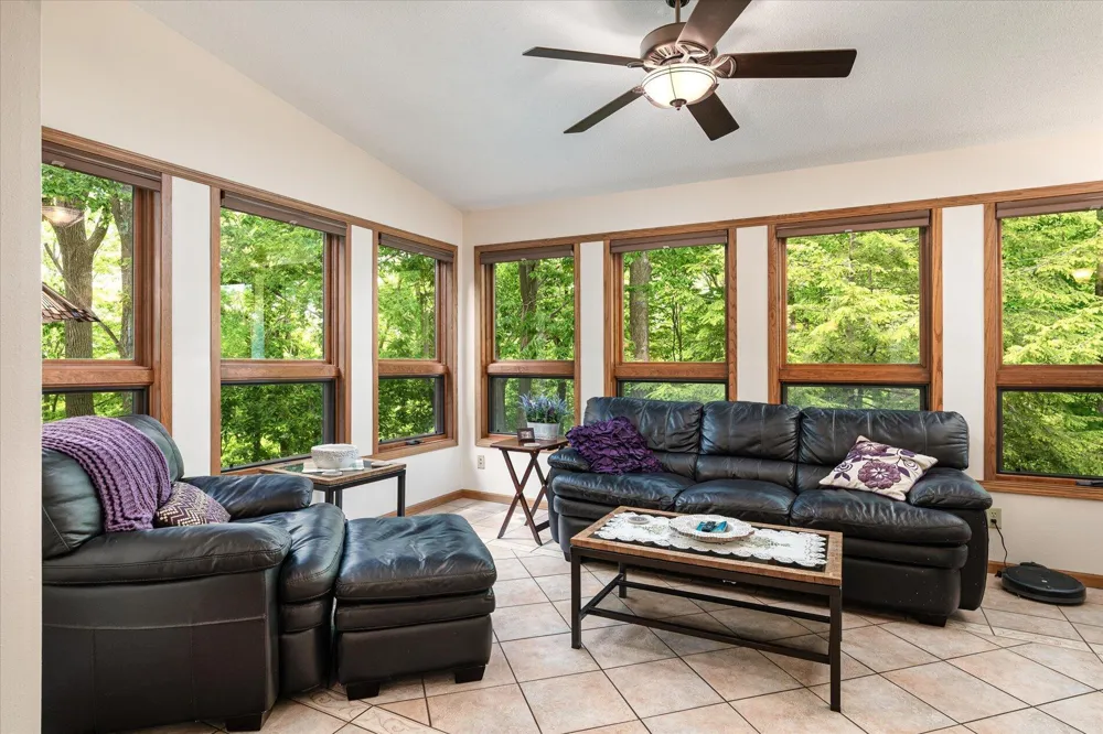 1184 Crescent Hills Drive La Crescent, MN 55947