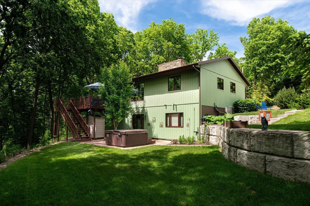 1184 Crescent Hills Drive La Crescent, MN 55947
