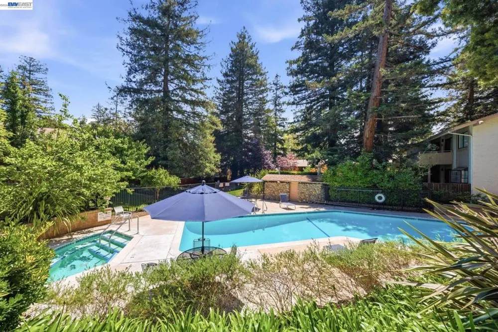 20720 4Th St #3 Saratoga, CA 95070