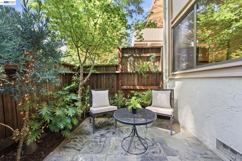 20720 4Th St #3 Saratoga, CA 95070