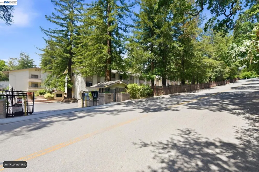 20720 4Th St #3 Saratoga, CA 95070