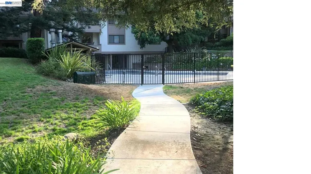 20720 4Th St #3 Saratoga, CA 95070