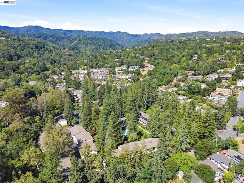 20720 4Th St #3 Saratoga, CA 95070