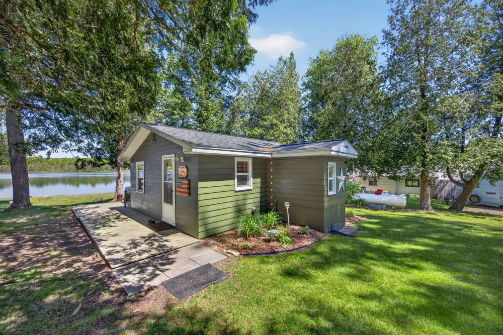 9267 Lake Drive Reed City, MI 49677