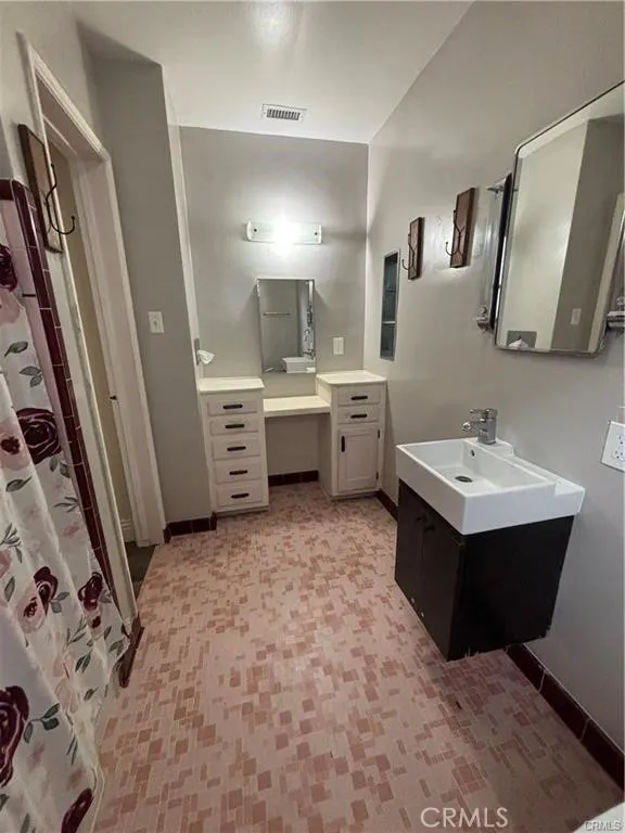 3297 Pershing San Bernardino, CA 92405