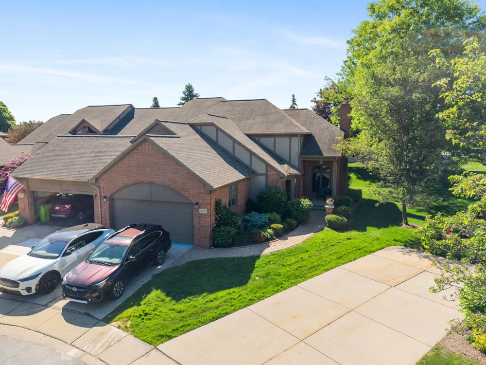 54661 Bellingham Drive Shelby Charter Township, MI 48316