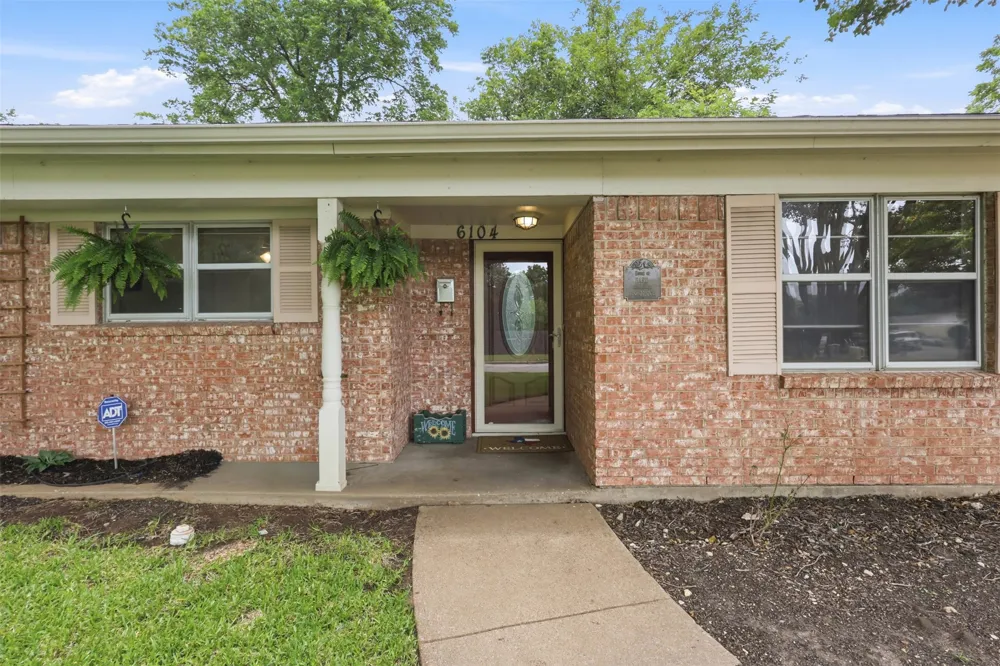 6104 Cliffside Drive Edgecliff Village, TX 76134