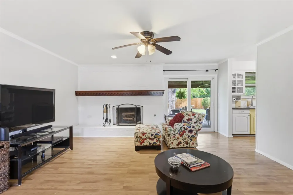 6104 Cliffside Drive Edgecliff Village, TX 76134