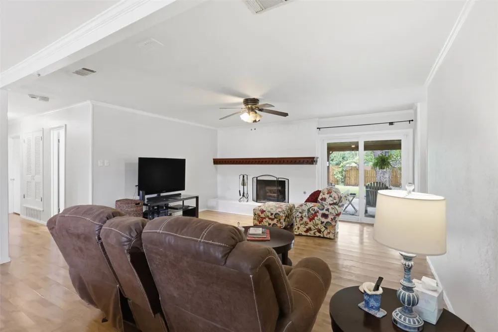 6104 Cliffside Drive Edgecliff Village, TX 76134