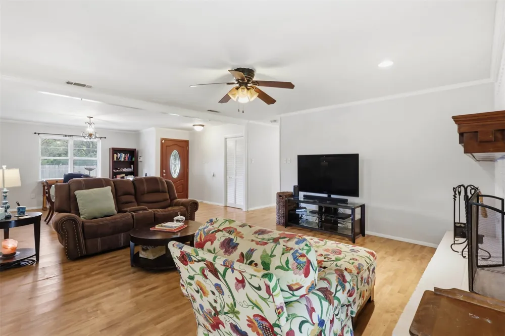 6104 Cliffside Drive Edgecliff Village, TX 76134