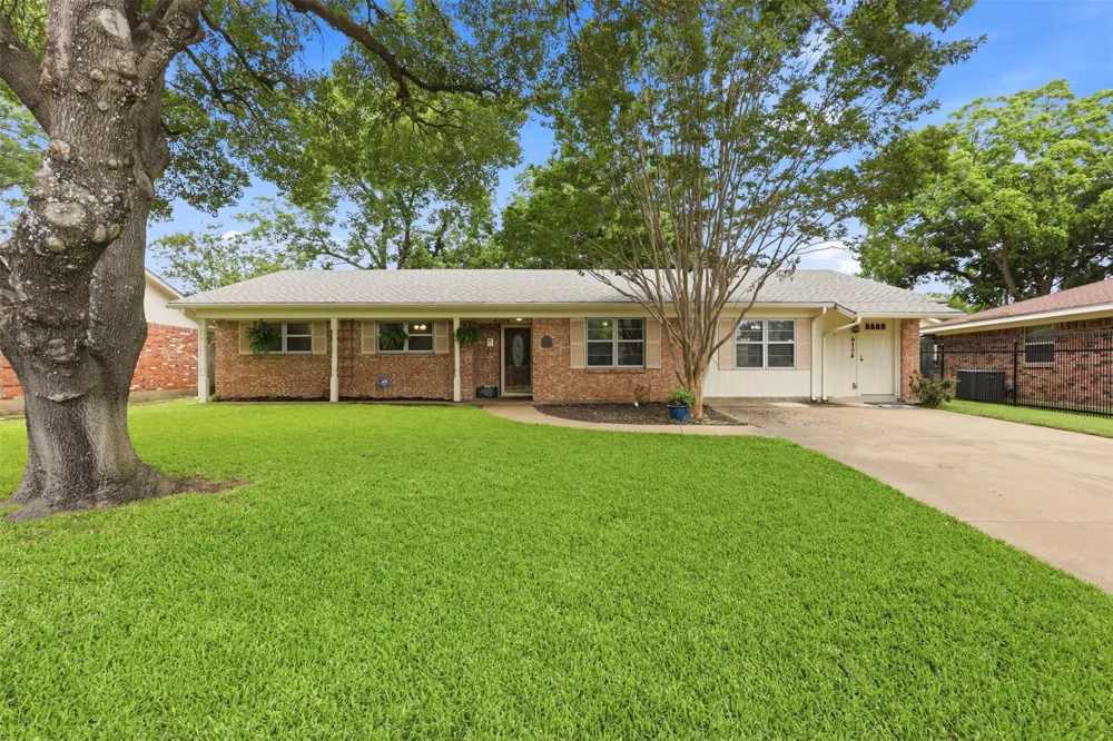 6104 Cliffside Drive Edgecliff Village, TX 76134
