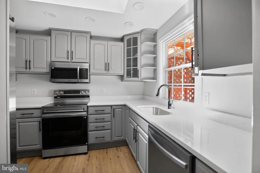 8600 WASHINGTON AVENUE Alexandria, VA 22309