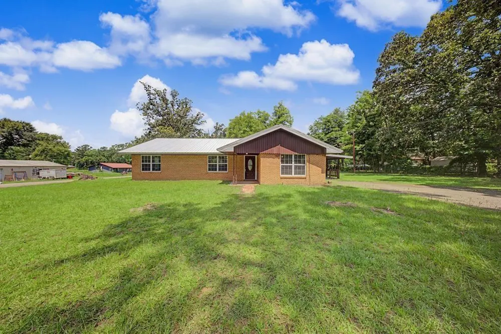 508 Miller Street Broaddus, TX 75929