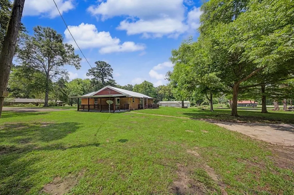 508 Miller Street Broaddus, TX 75929