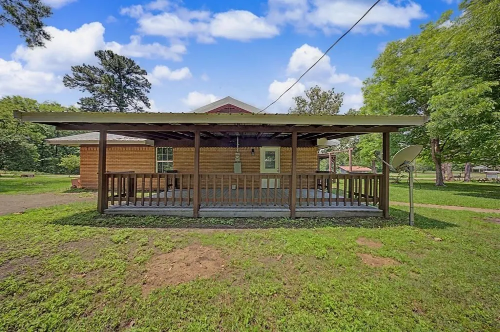 508 Miller Street Broaddus, TX 75929