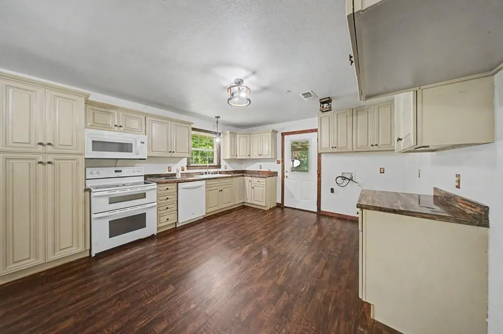 508 Miller Street Broaddus, TX 75929