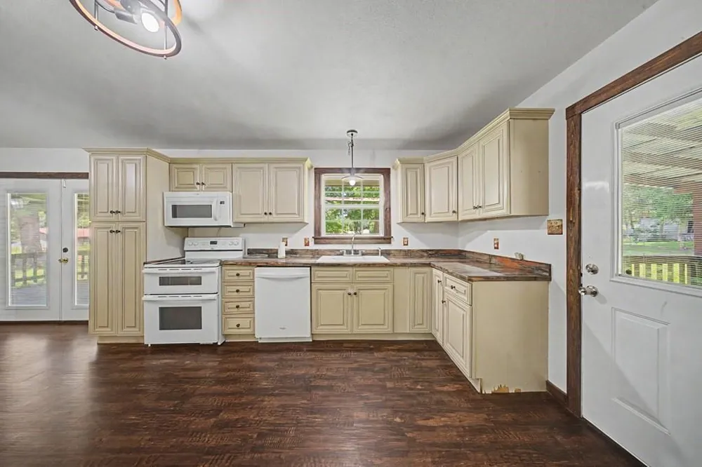 508 Miller Street Broaddus, TX 75929