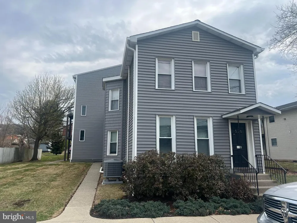 526 BROAD STREET #3