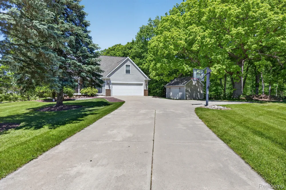 9055 Hegel Road Atlas Township, MI 48438