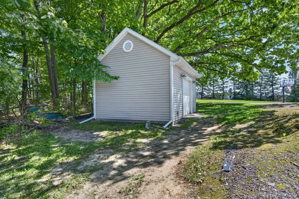 9055 Hegel Road Atlas Township, MI 48438