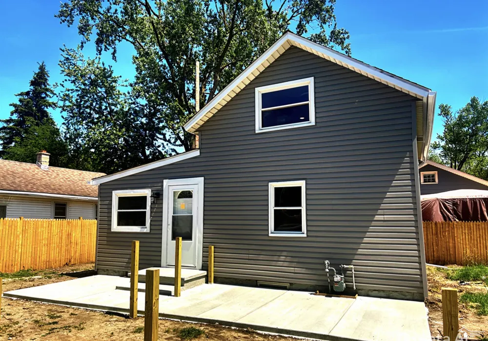604 W 10th Street Monroe City, MI 48161